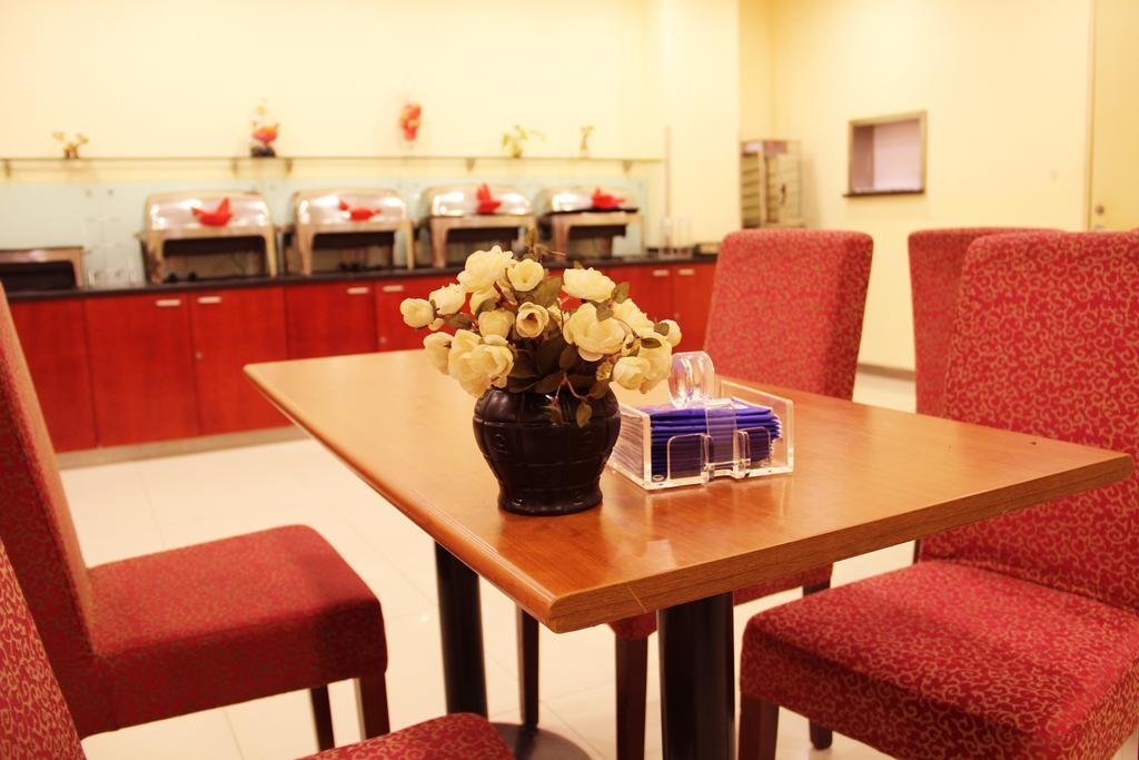 Gold Mine Express Hotel Nanning Buitenkant foto
